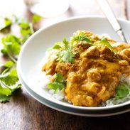 Chicken Shahi Korma - so simple and RIDICULOUSLY good. Chicken, paneer, cashews, and golden raisins all in a creamy, spicy sauce. 400 calories. | pinchofyum.com