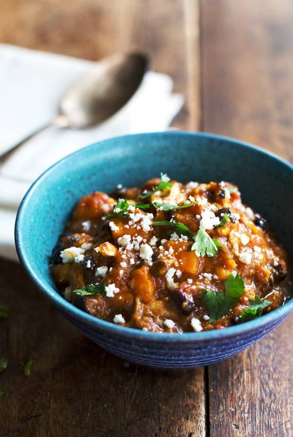 Jalapeño Sweet Potato Chicken Chili in a blue bowl.