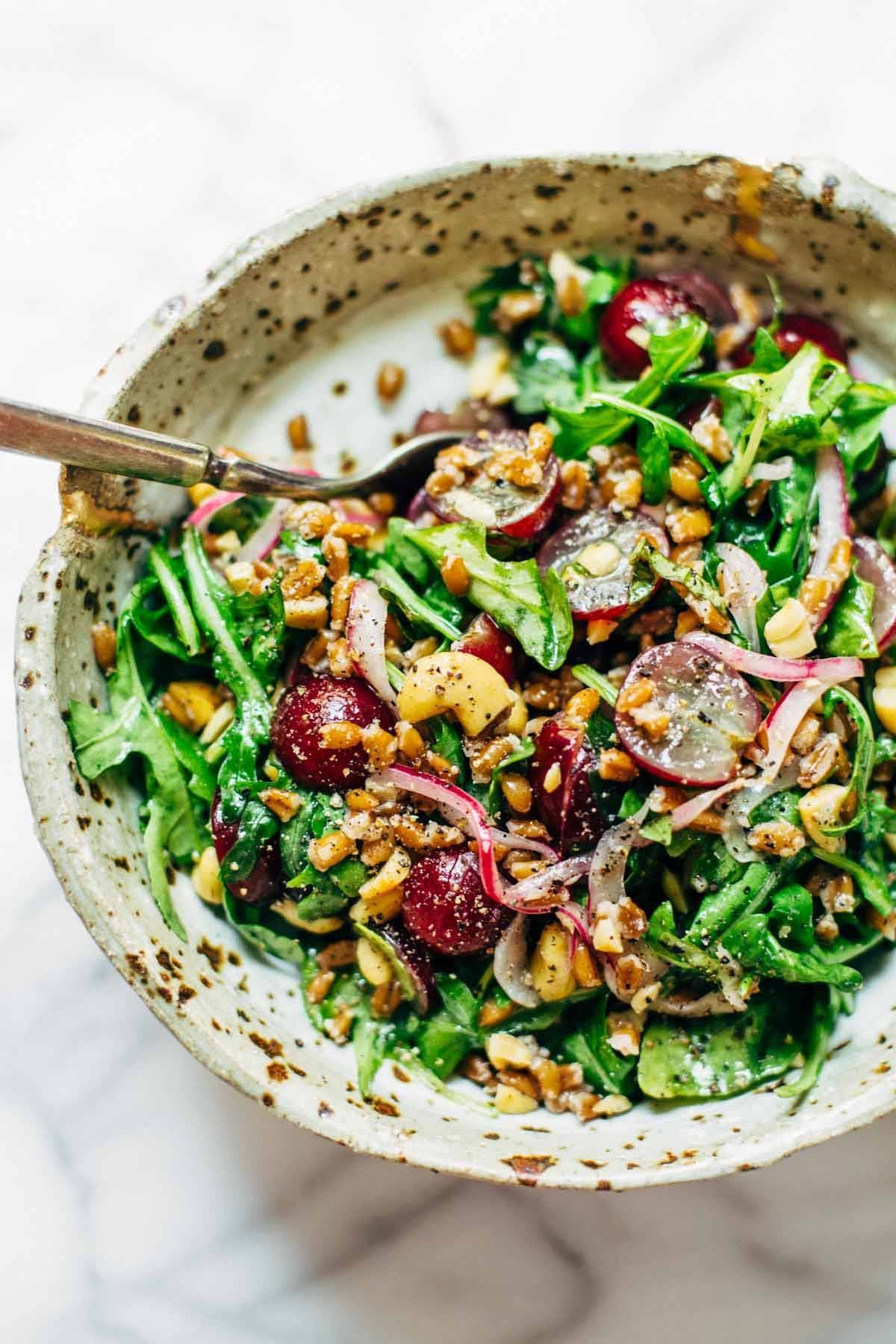 This Arugula Salad has grapes, cashews, pickled red onions, and a simple black pepper vinaigrette. Vegan, vegetarian, gluten free. | pinchofyum.com This Arugula Salad has grapes, cashews, pickled red onions, and a simple black pepper vinaigrette. Vegan, vegetarian, gluten free. | pinchofyum.com