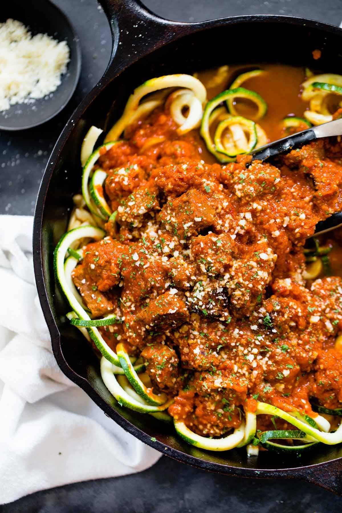 Only 4 ingredients and 20 minutes to make this Creamy Vodka Steak Pasta on zucchini noodles! So very simple and so delicious! | pinchofyum.com Only 4 ingredients and 20 minutes to make this Creamy Vodka Steak Pasta on zucchini noodles! So very simple and so delicious! | pinchofyum.com