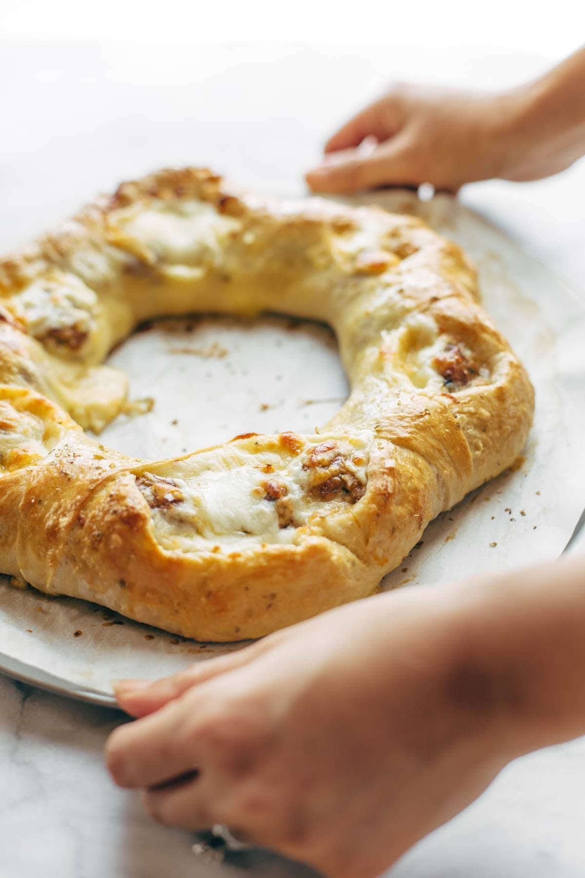 Cheesy Meatball Pull-Apart Pizza Ring